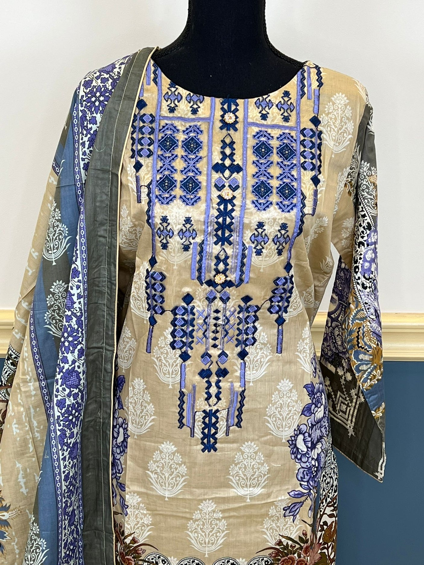 Pakistani Stitched Embroidered lawn Salwar kameez ready to ship