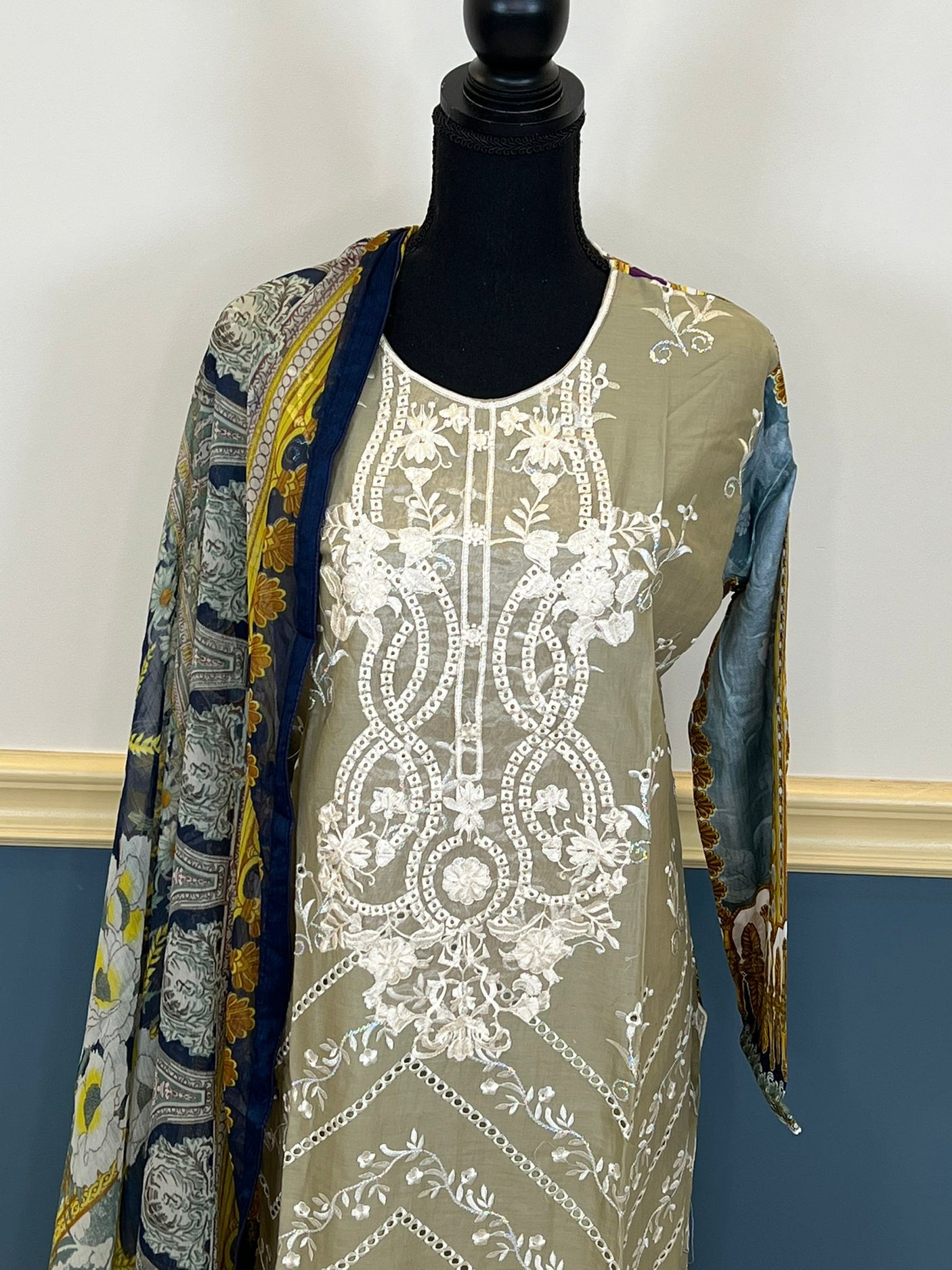 Pakistani Stitched Embroidered lawn Salwar kameez ready to ship