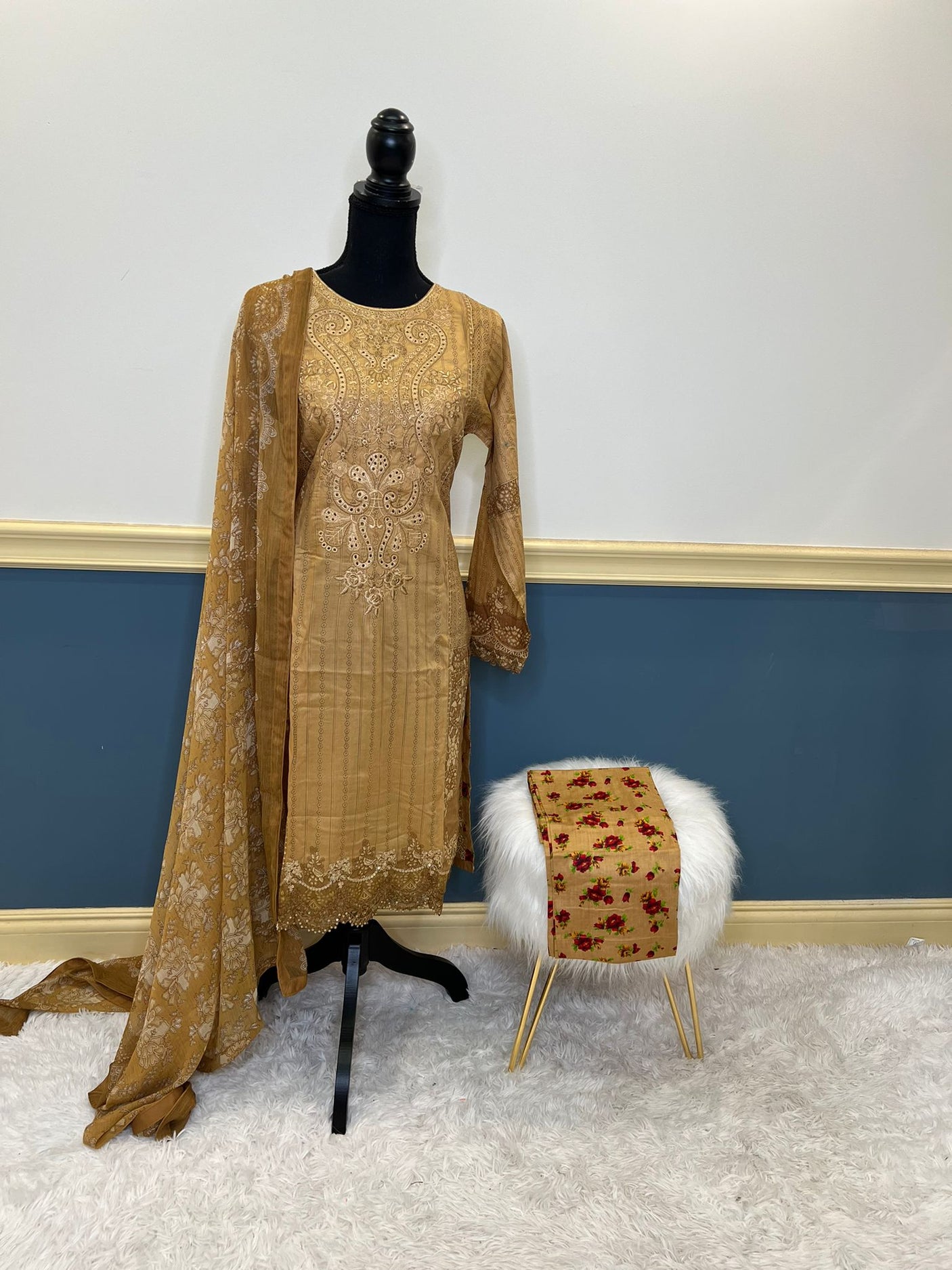 Pakistani Stitched Embroidered lawn Salwar kameez ready to ship