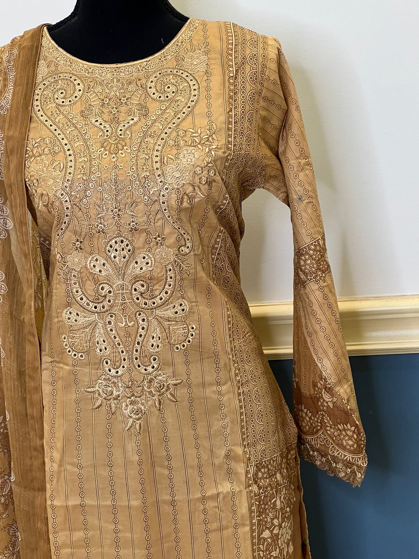 Pakistani Stitched Embroidered lawn Salwar kameez ready to ship