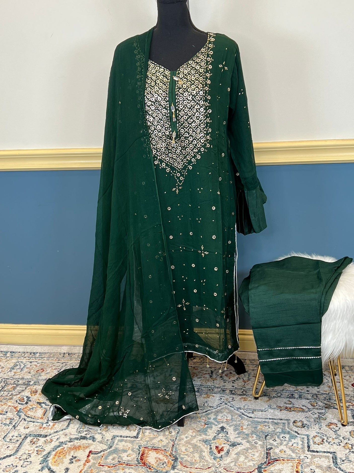 Pakistani Mukesh Salwer Jamison