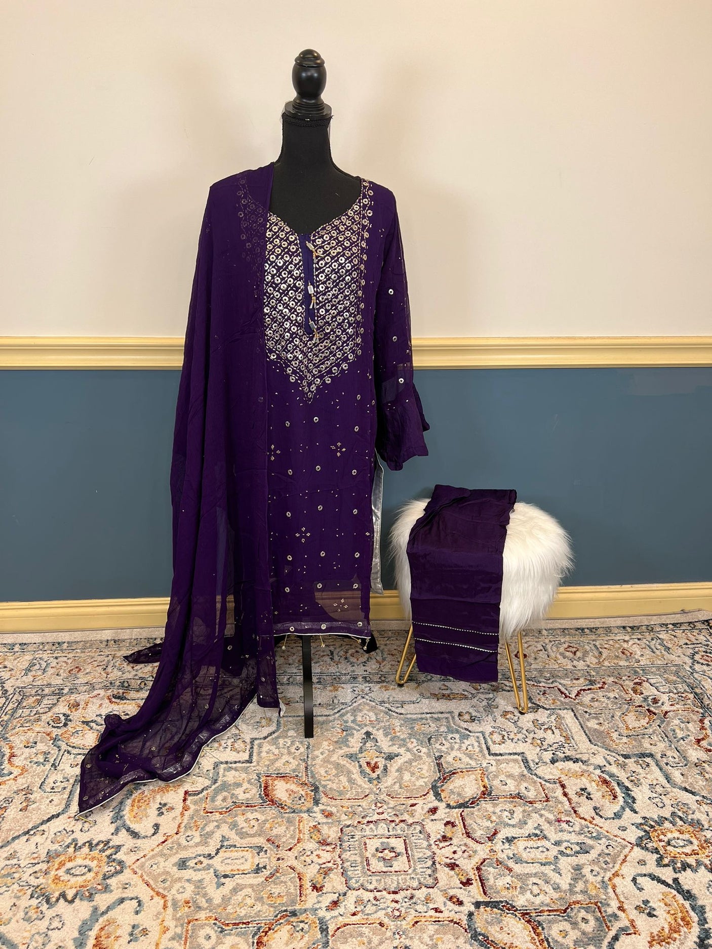 Pakistani Mukesh Salwer Jamison