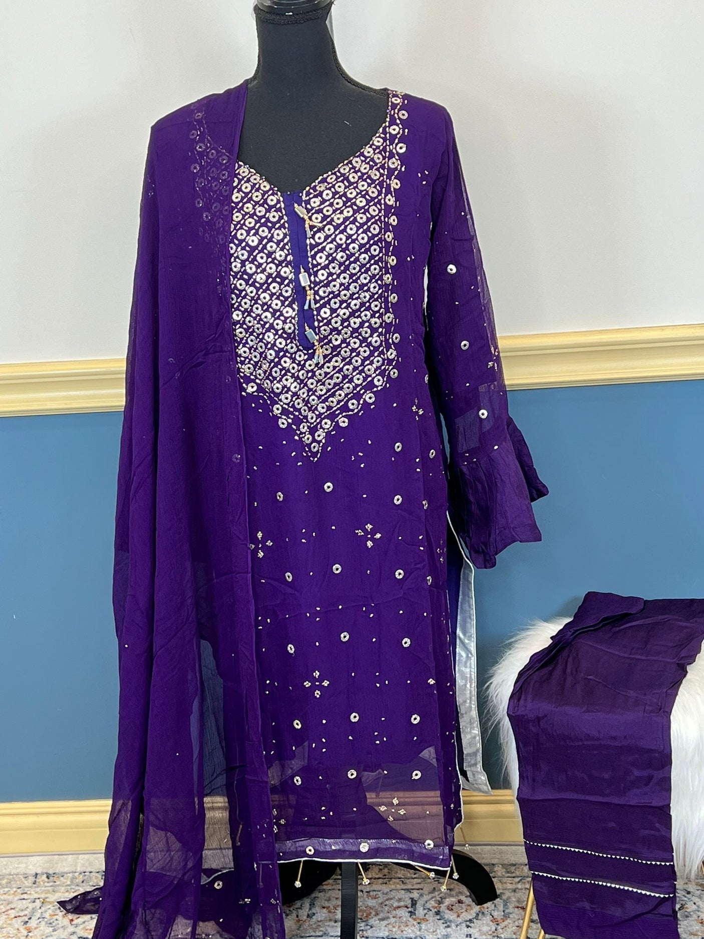 Pakistani Mukesh Salwer Jamison