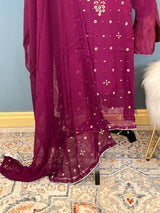 Pakistani Mukesh Salwer Jamison