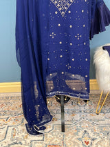 Pakistani Mukesh Salwer Jamison