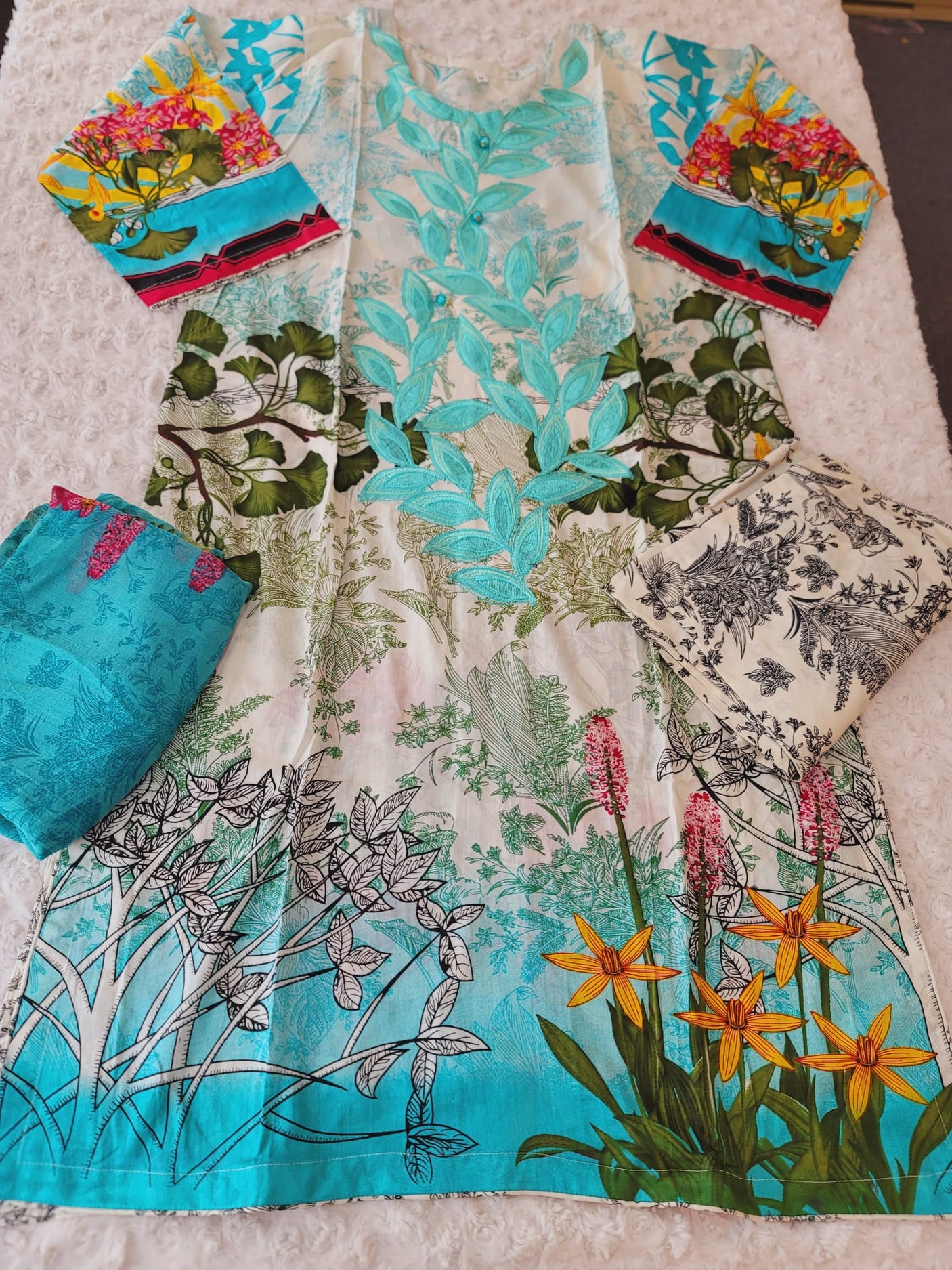 Pakistani Stitched Embroidered Lawn Salwar kameez ready to ship