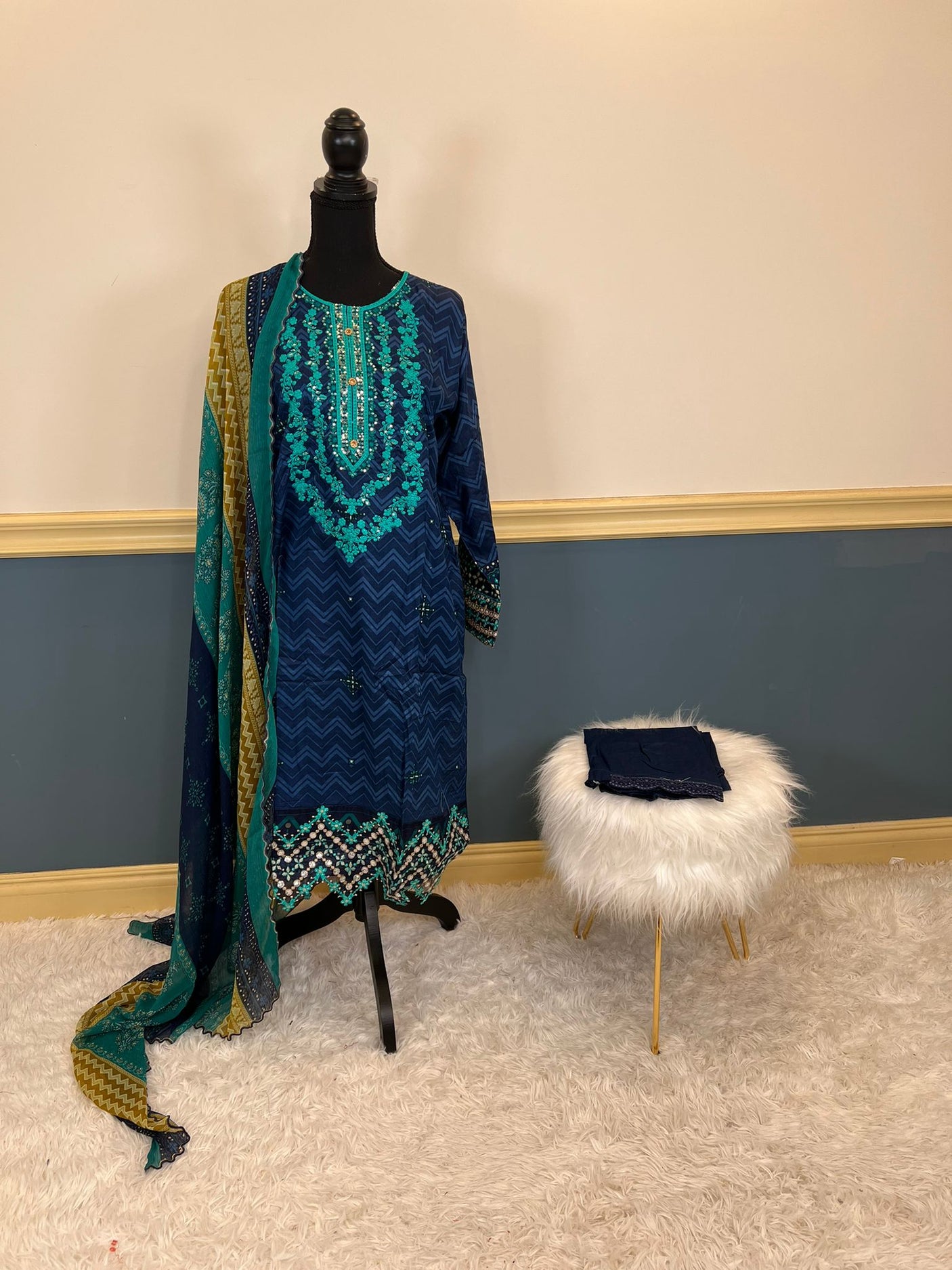 Pakistani Stitched Embroidered lawn Salwar kameez ready to ship