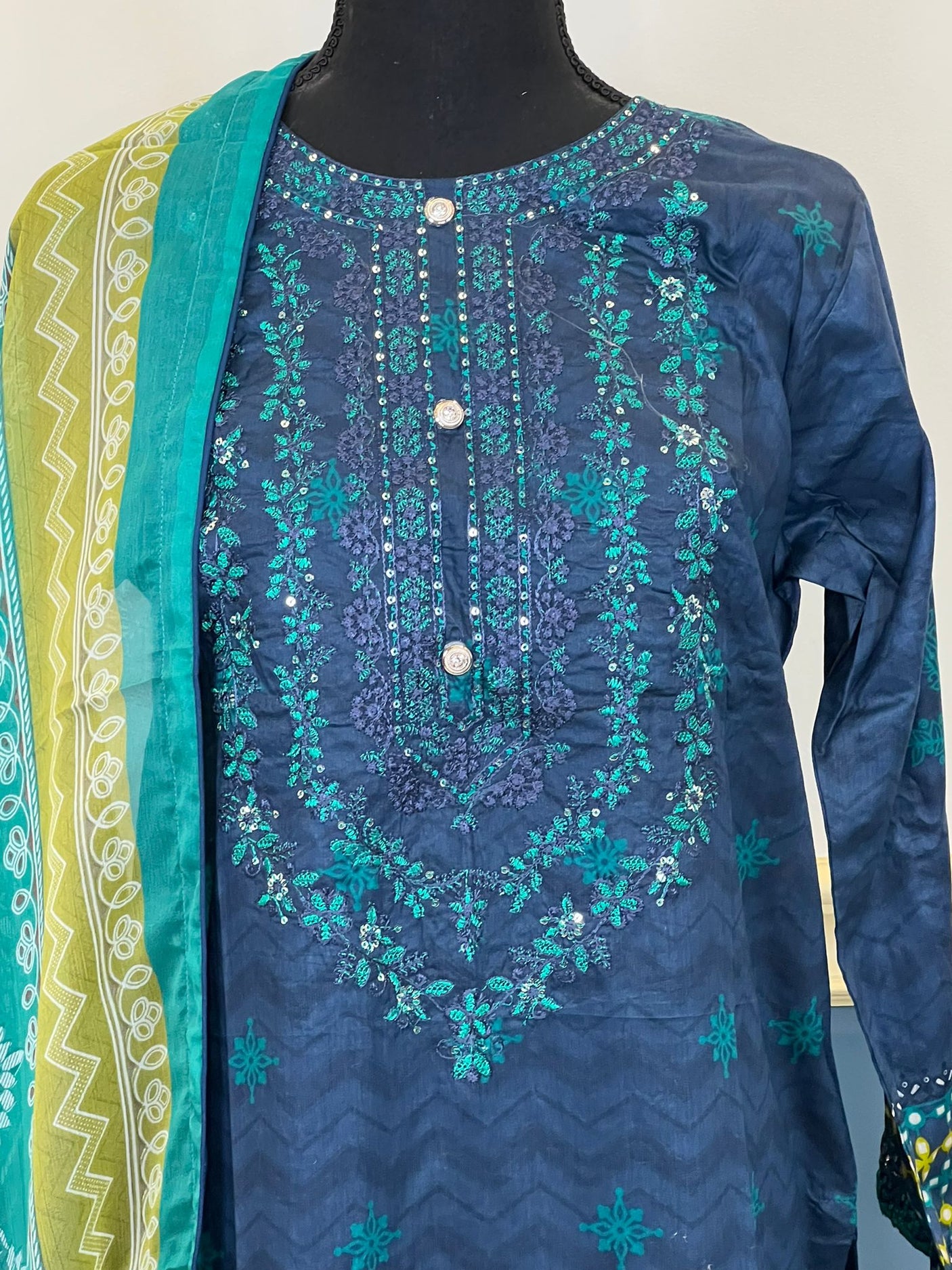 Pakistani Stitched Embroidered lawn Salwar kameez ready to ship
